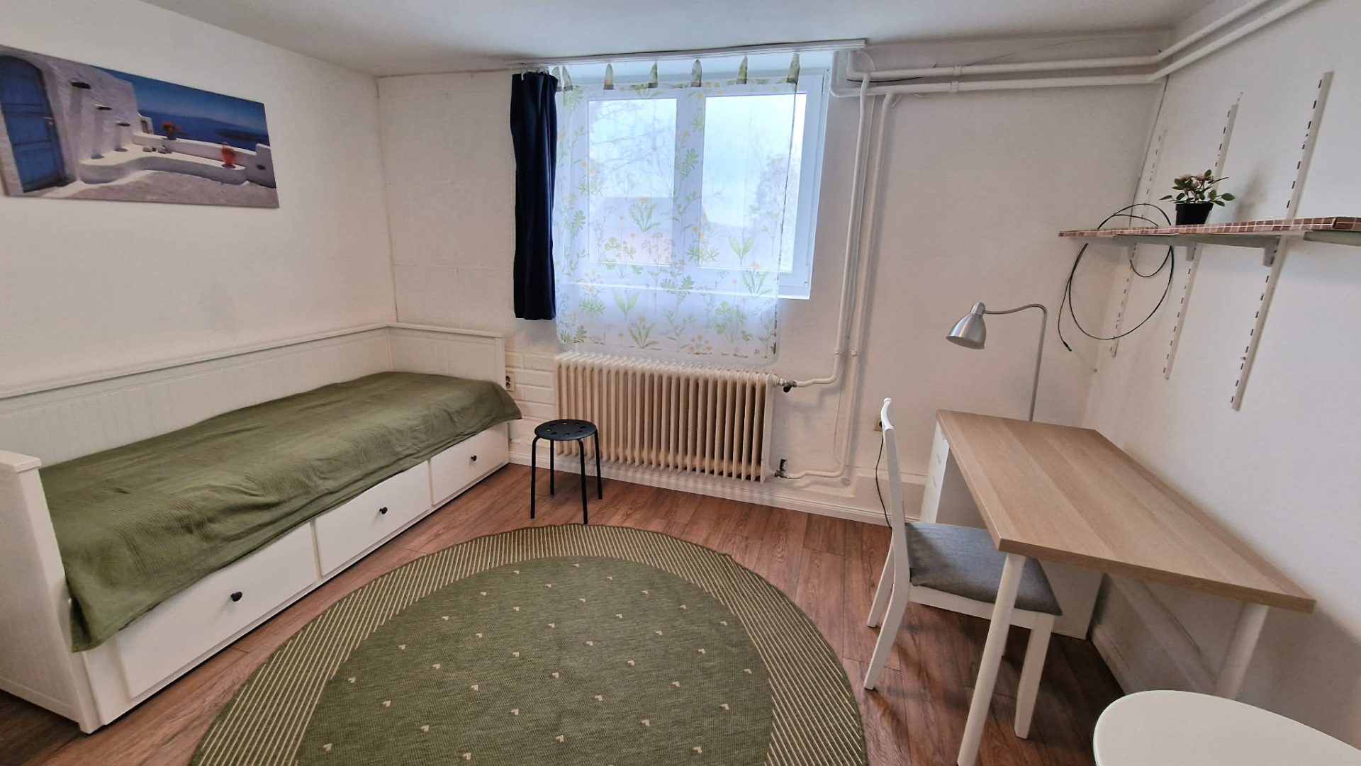Kiadó 27 m²-es, bútorozott minigarzon kertkapcsolattal a XII. kerületben, Kissvábhegyen – Kiadó lakás